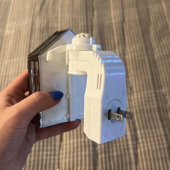 Bath and bodywork’s plugin Miniature Greenhouse with Succulents and Watering Can - Picture 2 of 2